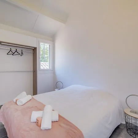 Dans Les Arbres, Proche