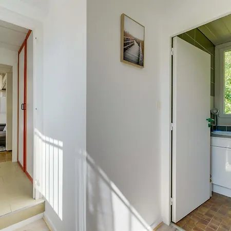 Holiday home Dans Les Arbres, Proche