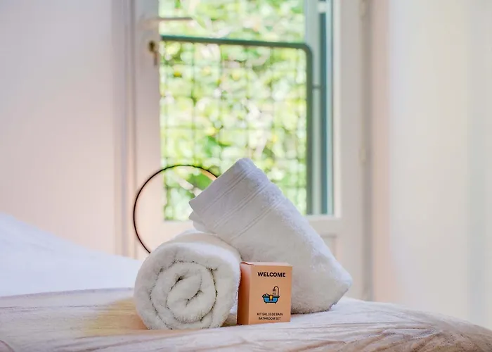 Dans Les Arbres, Proche Le Verdon-sur-Mer