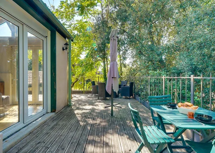 Dans Les Arbres, Proche