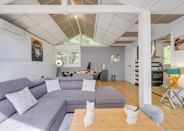 Dans Les Arbres, Proche