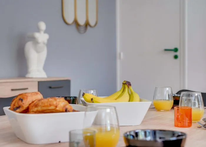 Dans Les Arbres, Proche *