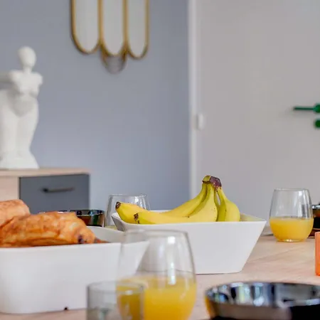 Dans Les Arbres, Proche *