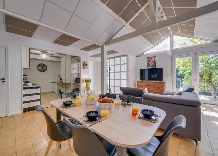 Dans Les Arbres, Proche Feriehus *