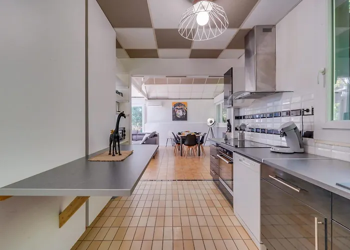 Dans Les Arbres, Proche *